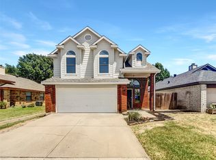 6808 Driffield Cir E, North Richland Hills, TX 76182