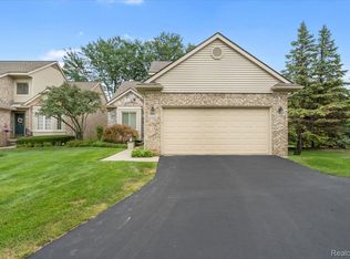 45357 Stonehedge Dr, Plymouth, MI 48170