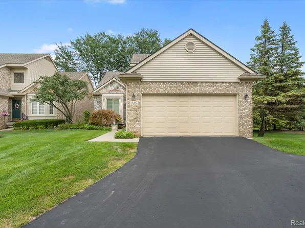 45357 Stonehedge Dr, Plymouth, MI 48170