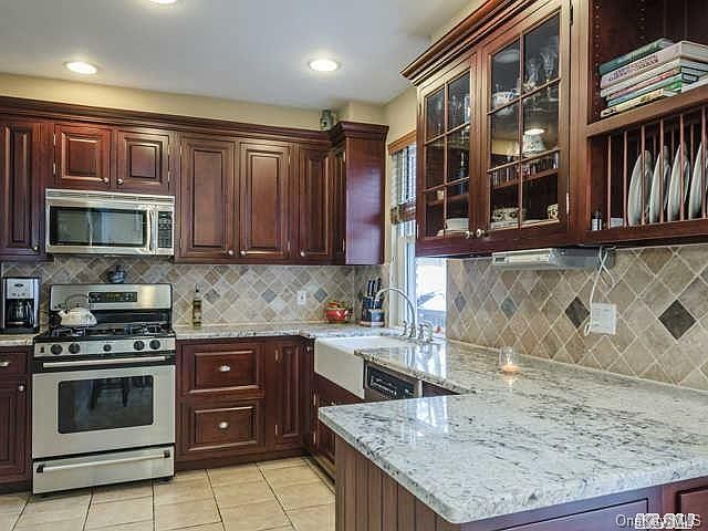 1st image of 215 Piccadilly Dwns