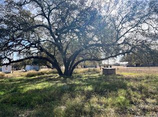 555 Mobile Home Aly, Poteet, TX 78065