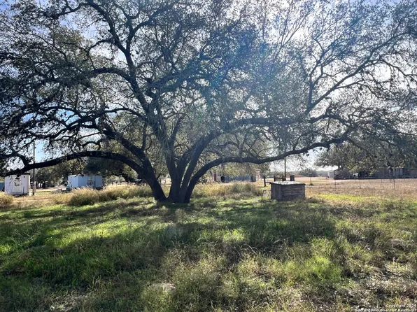 555 Mobile Home Alley, Poteet, TX 78065