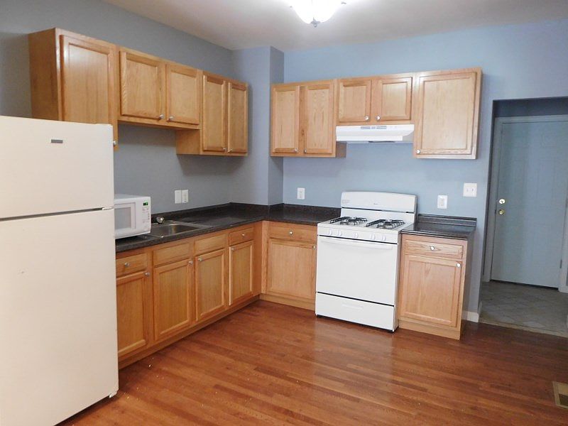 2nd image of 2328 Jefferson St