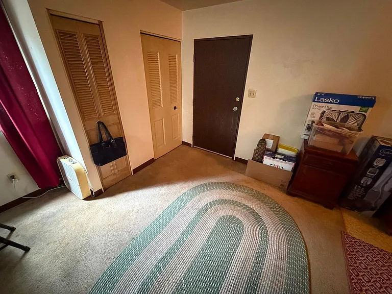 Regis Apartments — Photo 12