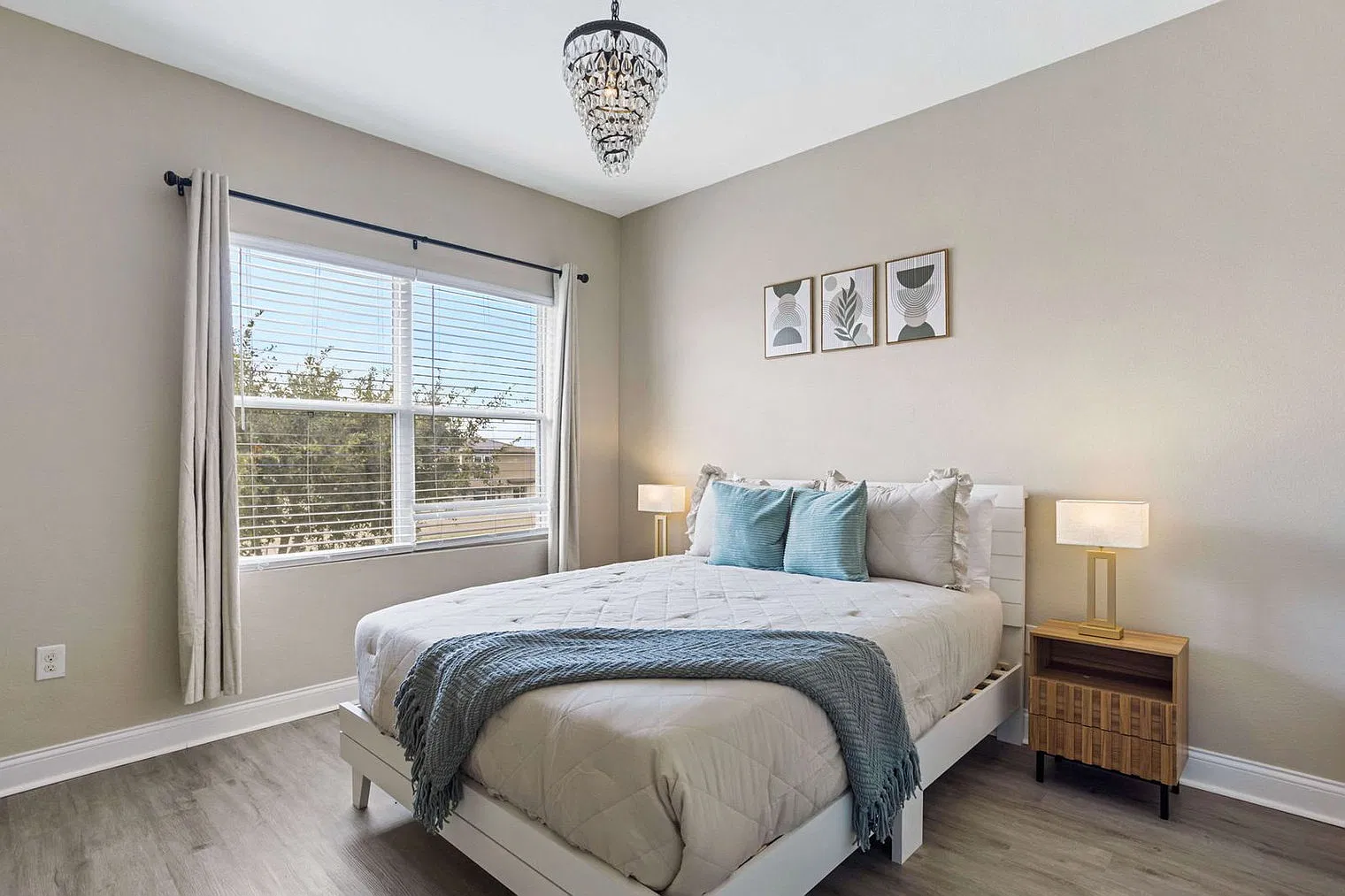4 bed, 3.0 bath, 2497 sqft, $2,319 — Photo 4