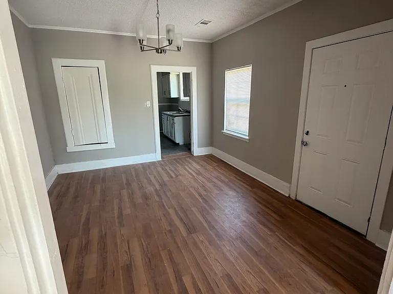 1116 Chicago Ave — Photo 8