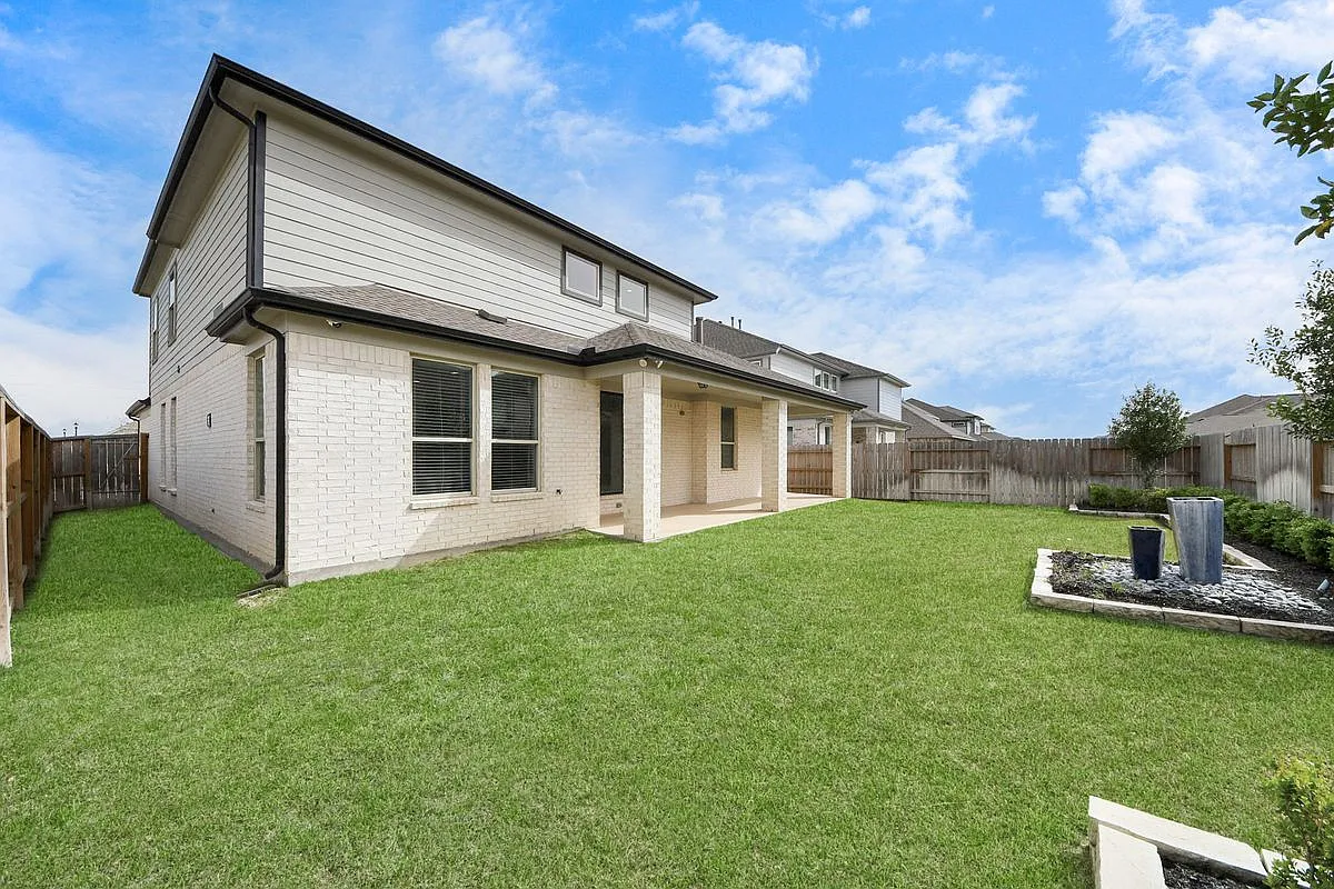 4 bed, 3.5 bath, 3630 sqft, $3,995 — Photo 3