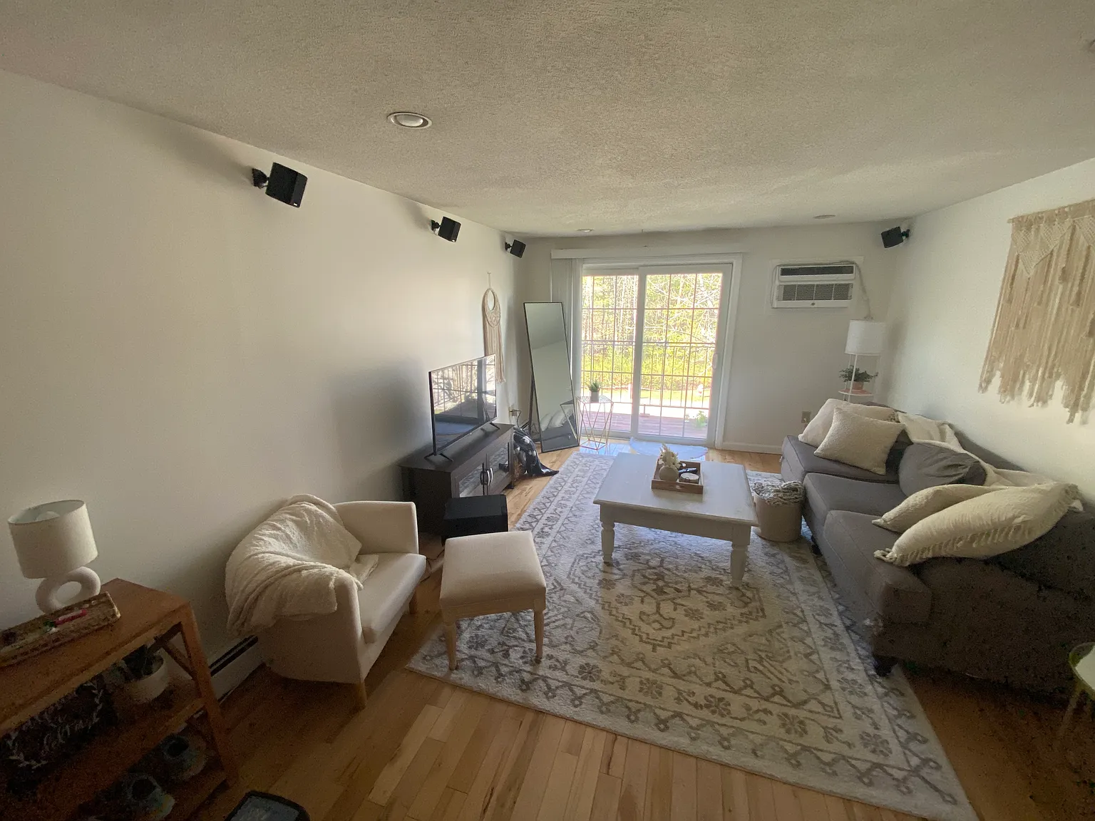 2 bed, 804 sqft, $2,300 — Photo 3