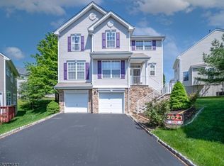 4 Greenhill Rd, Hackettstown, NJ 07840