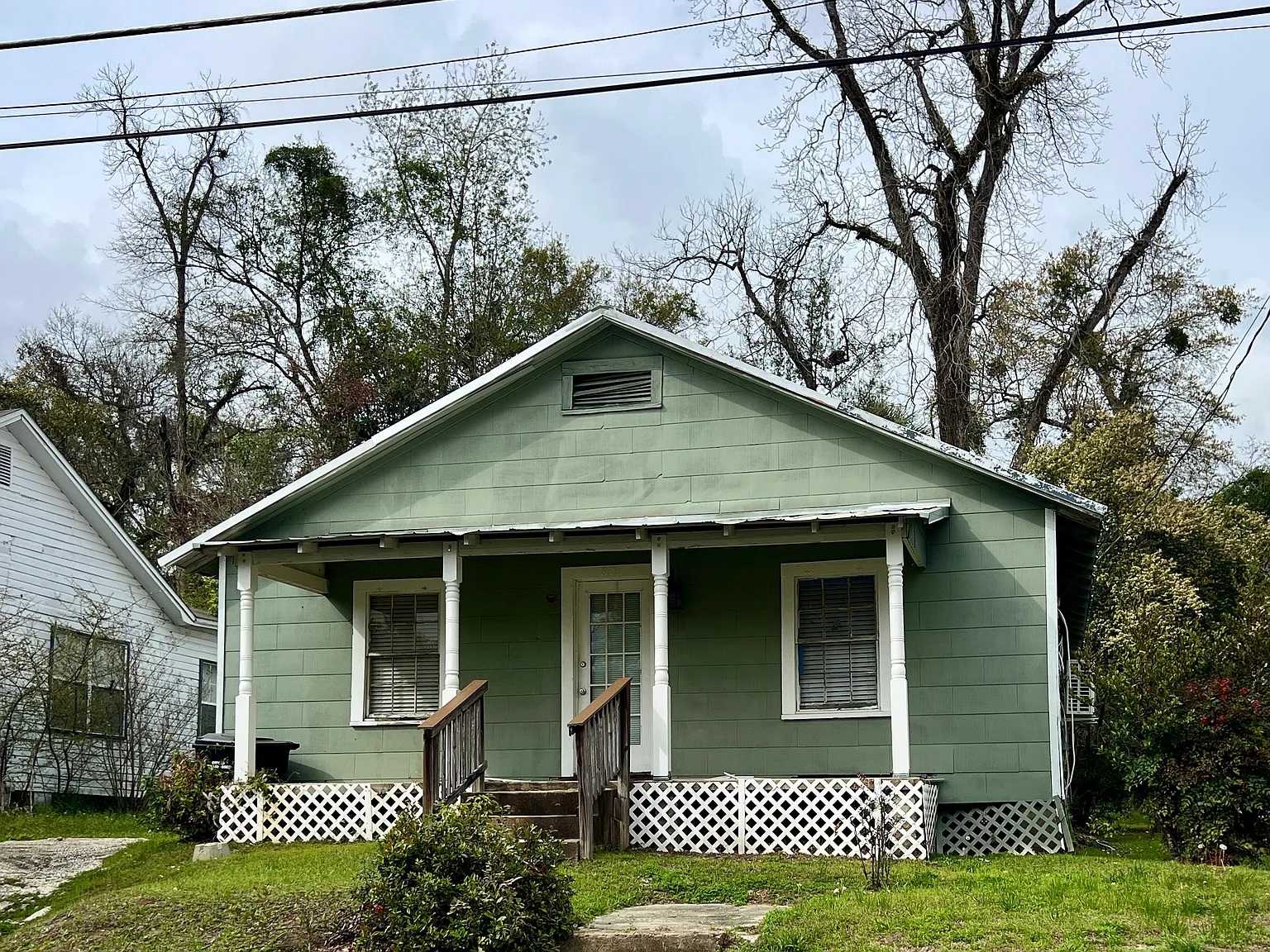 852 Dent St — Photo 2