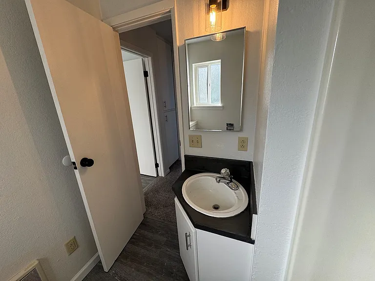 637 SW 9th St — Photo 28