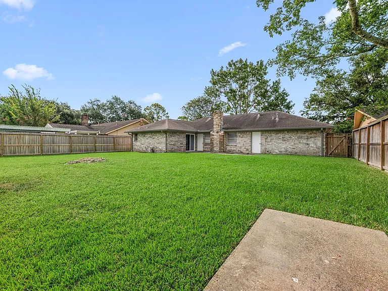 1923 Winding Creek Dr — Photo 26