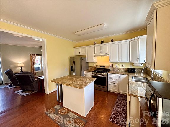 5th image of 194 Beechnut Dr