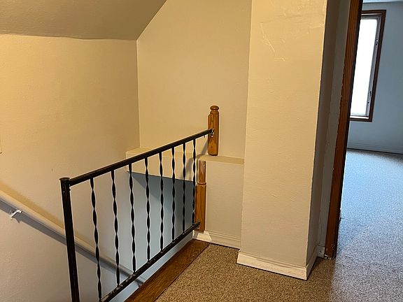 4th image of 621 E 10th St