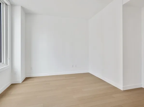 310 Livingston Street image 10 of 14