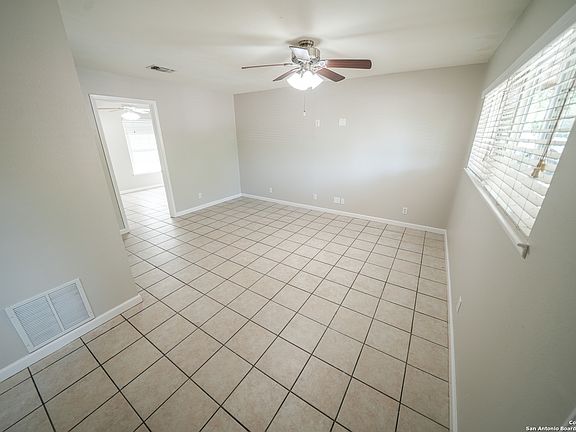 3rd image of 8214 WINDLAKE ST