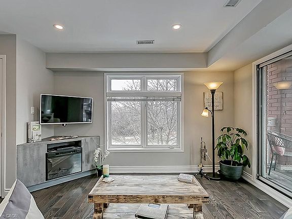 4th image of 2386 Munns Ave E