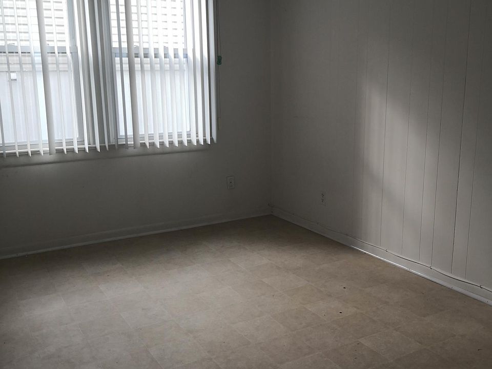 1st image of 140 Arlington Blvd #1