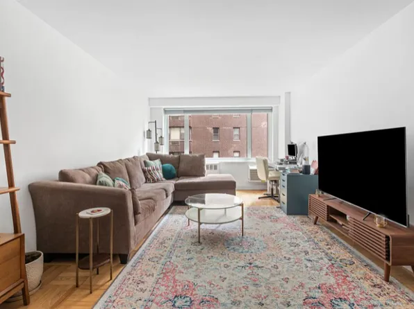 411 E 53rd St APT 3B, New York, NY 10022
