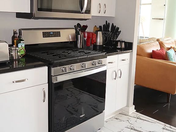 3rd image of 475 K St NW Unit 825
