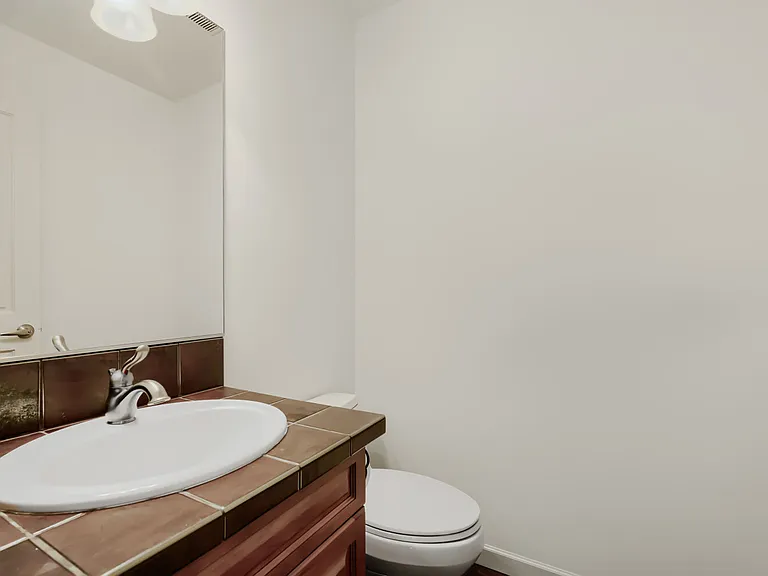 303 Bellevue Way SE — Photo 16