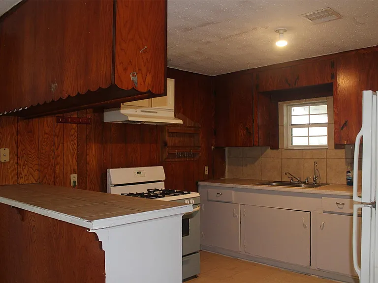5726 Gardendale Dr — Photo 4