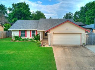 1127 W Austin St S, Broken Arrow, OK 74011