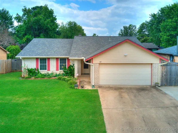 1127 W Austin St S, Broken Arrow, OK 74011