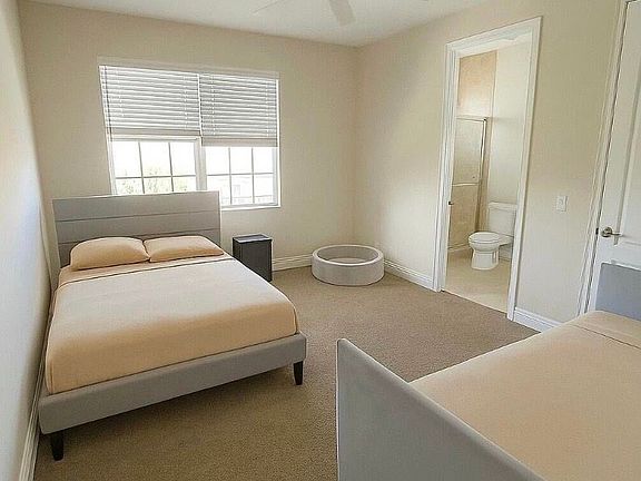 3rd image of 4573 Artesa Way N