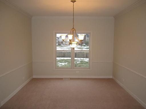 4th image of 826 Columbia Cir