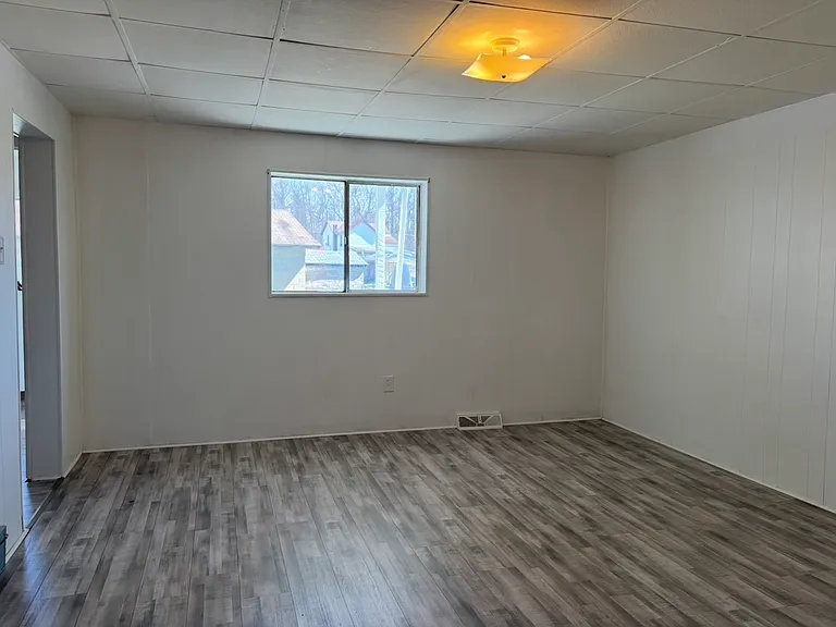 1011 Broadford Rd — Photo 3