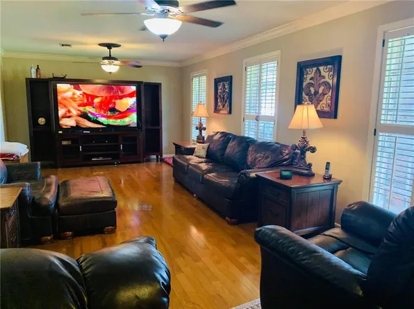 1240 Canterbury Dr, Alexandria, LA 71303