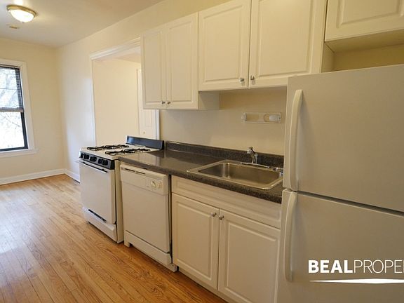 2nd image of 1200 W Wellington Ave #12002