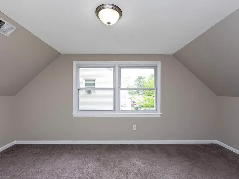 83 Buckingham Dr — Photo 13