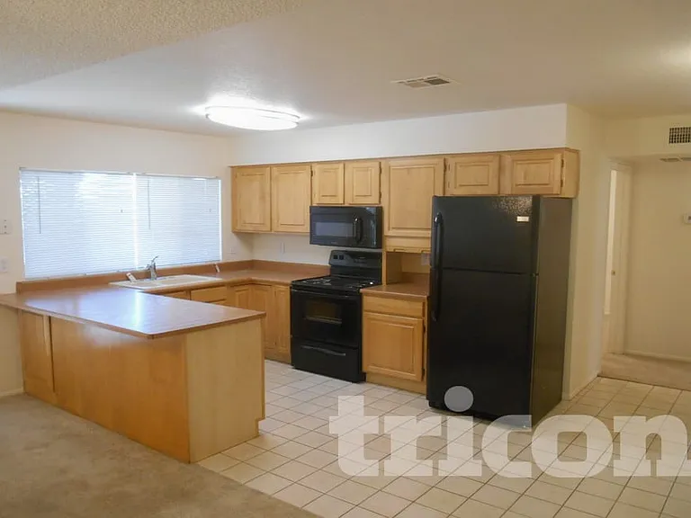 3226 N Ellis St — Photo 5
