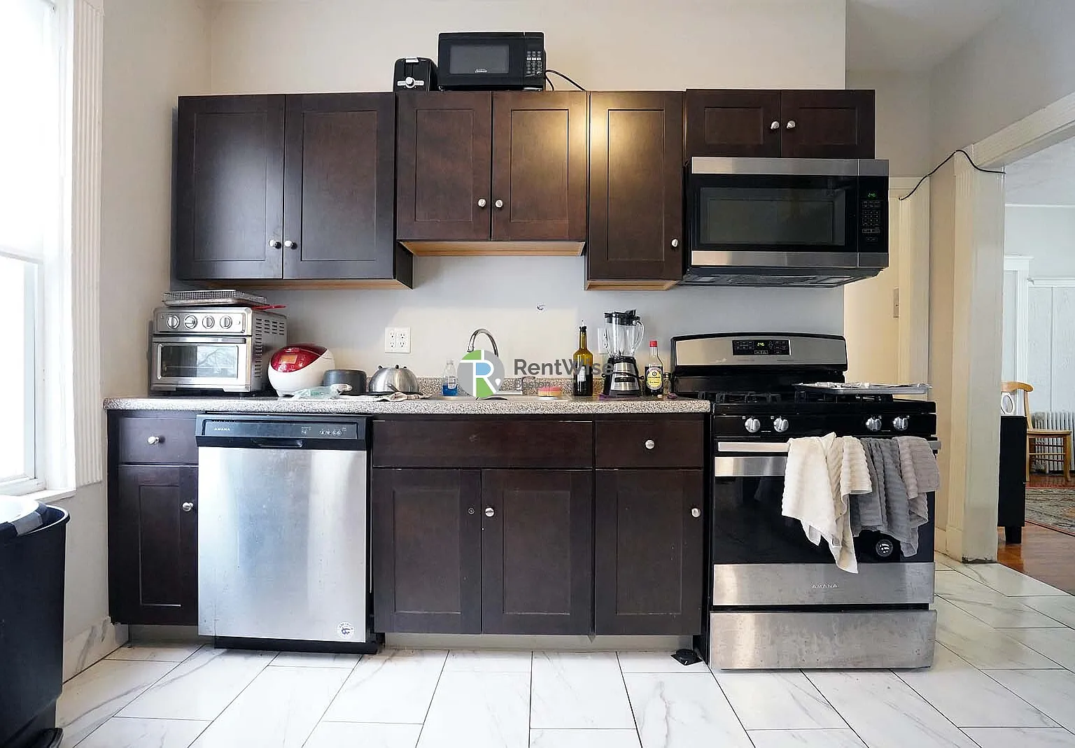 2 bed, 1100 sqft, $3,675 — Photo 3