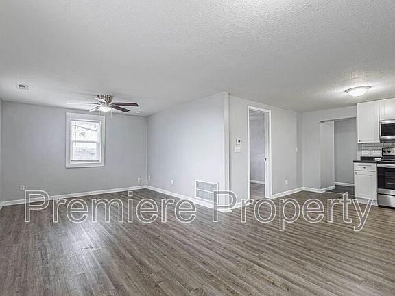 3rd image of 15400 E 54th St