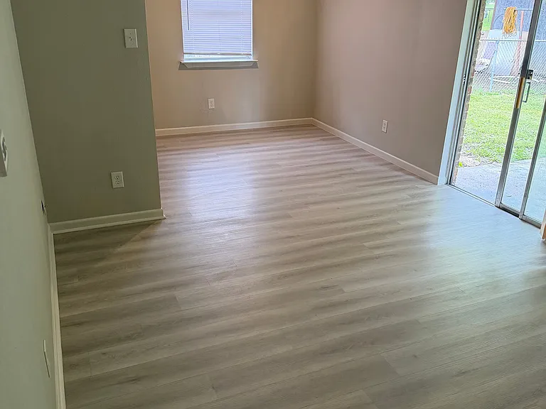 517 Creek St — Photo 5