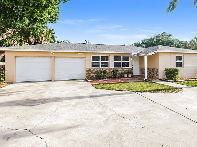 1887 Sunset Pl — Photo 1