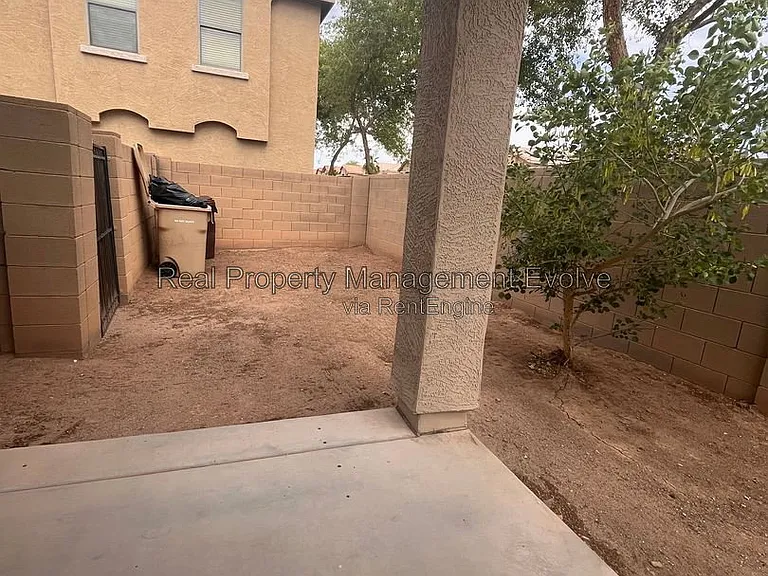 9503 N 82nd Ln — Photo 28