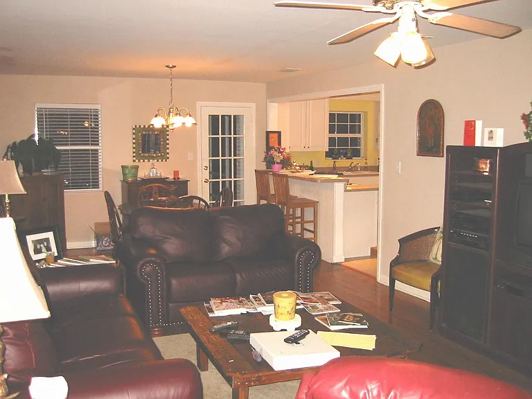 1904 Rosedale Dr — Photo 4