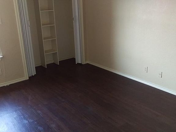 5th image of 2408 Lakeview Cir