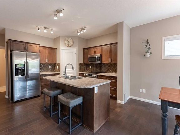 4th image of 306 NW Twinriver Rd W