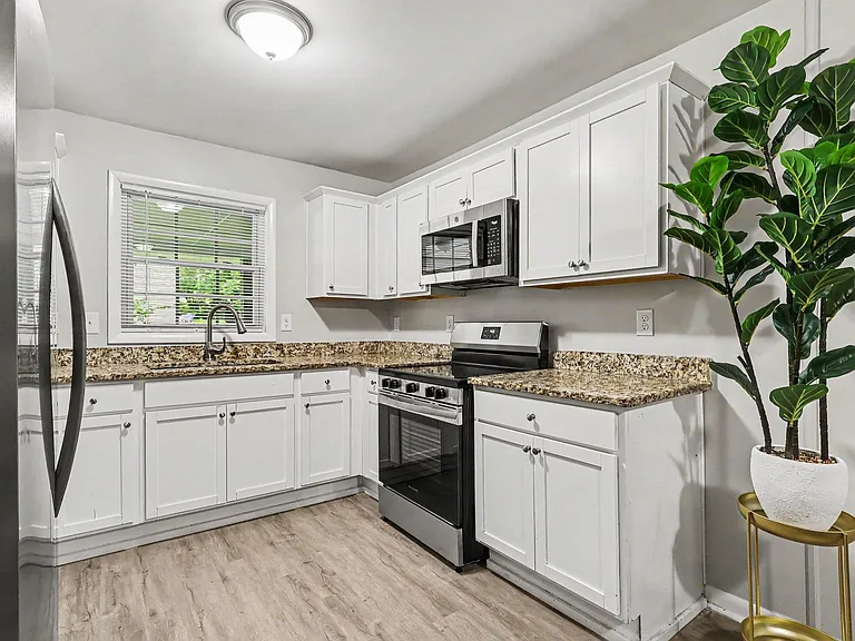 Dogwood Dr — Photo 10