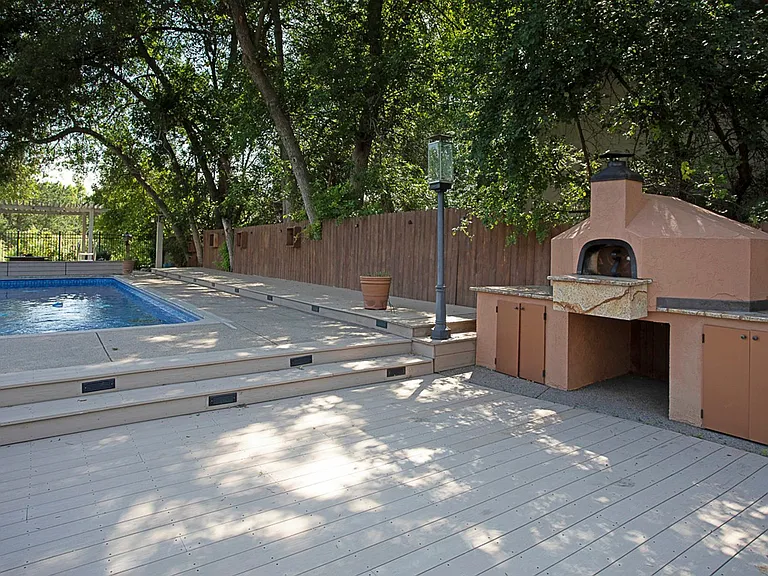 916 Poly Dr — Photo 18
