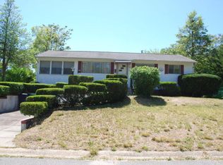 25 Adelphi Rd, South Toms River, NJ 08757