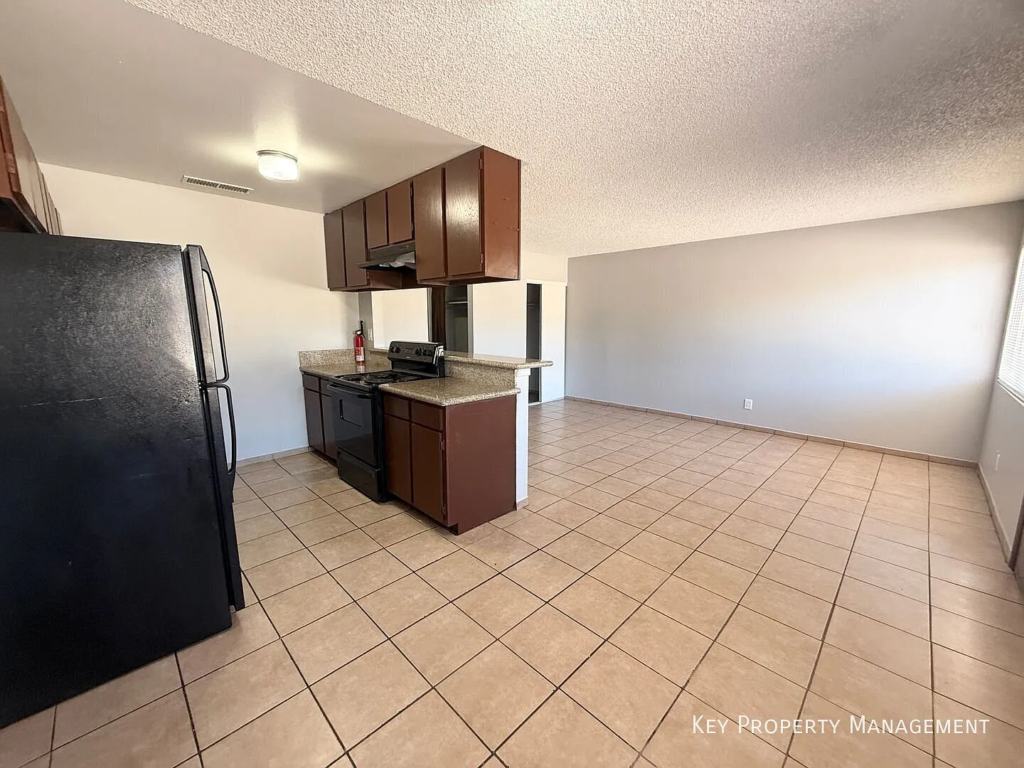 Spacious 2-Bed Oasis with Private Storage & Dedicated Parking — Photo 4