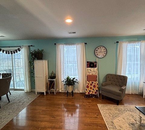 3rd image of 1819 Beaver Ave