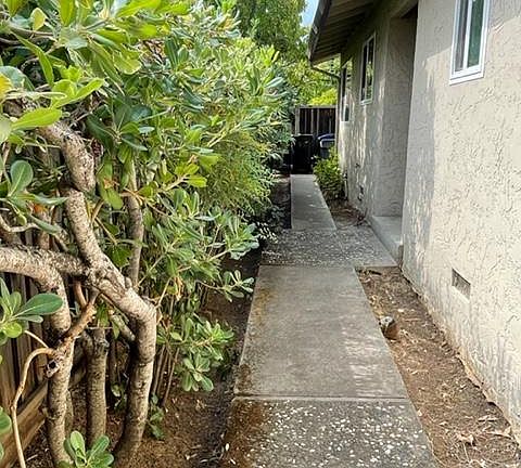 2nd image of 584 La Conner Dr