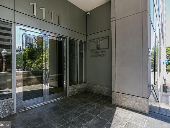 3rd image of 1111 19th St N APT 2203